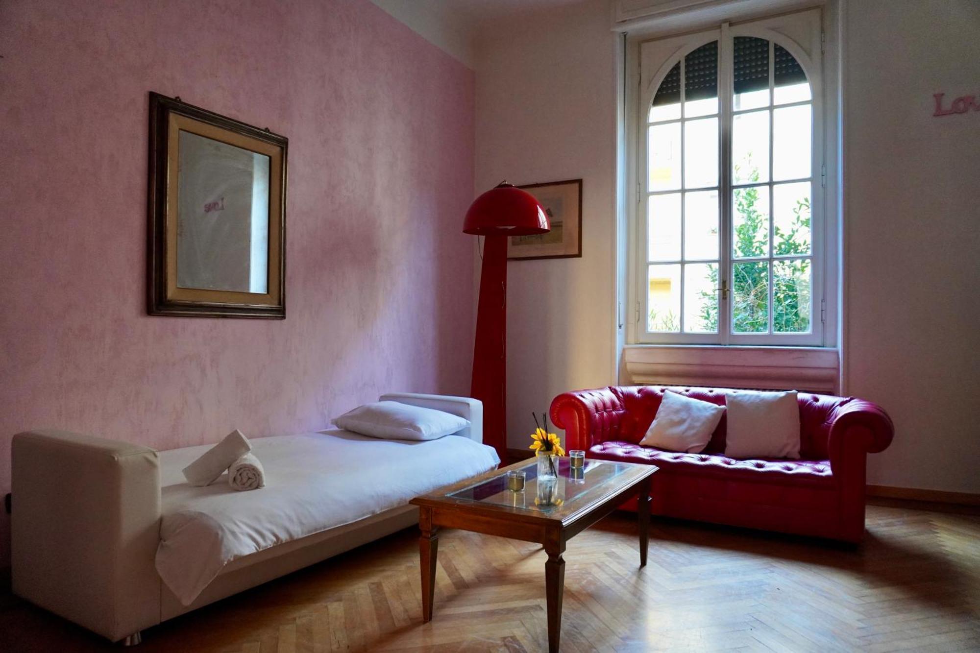 Eschilo In Rosa: Charme E Design Apartment Milan